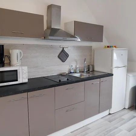 Appartement F3 Dans Maison Individuelle A 30 Km De Paris *