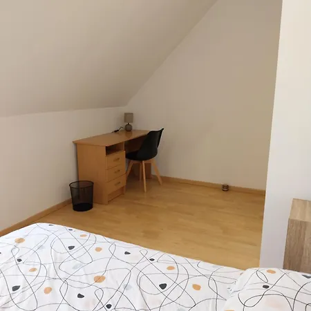F3 Dans Maison Individuelle A 30 Km De Paris Saint-Germain-lès-Corbeil
